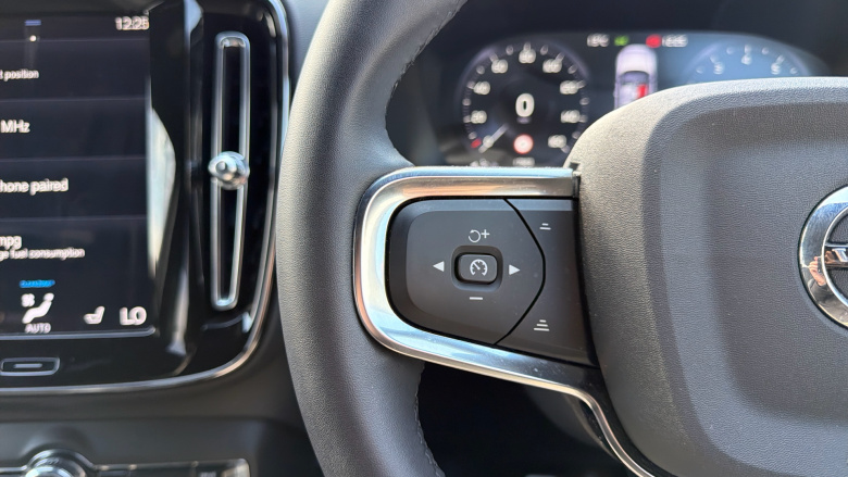 Volvo Xc40 2.0 B4P R DESIGN Pro 5dr Auto [7 speed] Petrol Estate